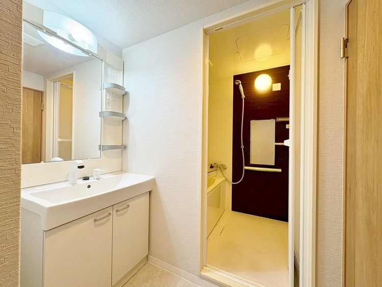 洗面 清潔感と心地よさを重視した、上質感漂うパウダールーム。