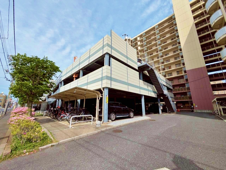 駐車場 本物件の駐車スペースです。車種制限のある場合もございますので、お気軽にお問い合わせくださいませ。