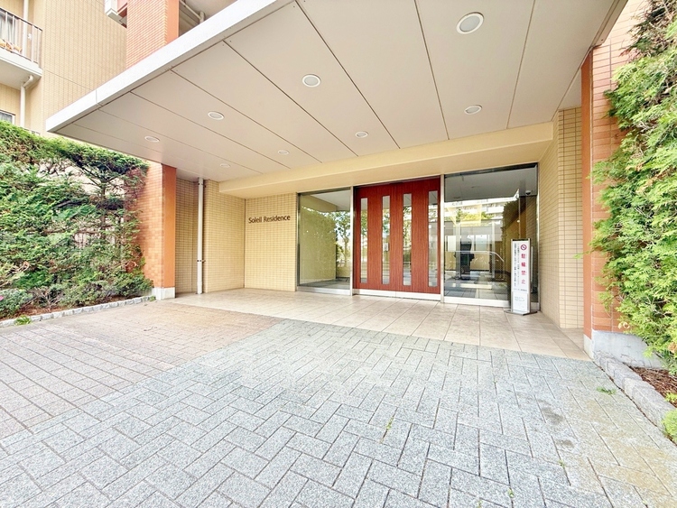 エントランス 外と内をつなぐエントランスは、まさに顔となる場所。