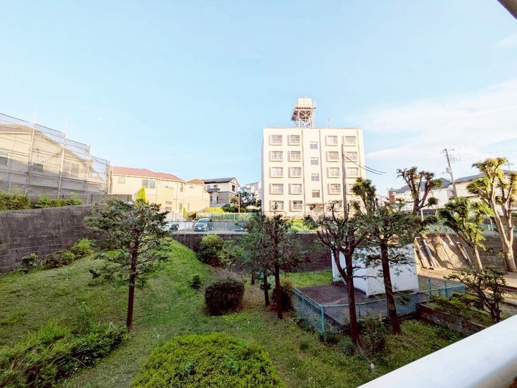 バルコニー 頬をなでる、優しい風を感じることが出来ます。