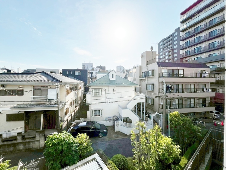 バルコニー 頬をなでる、優しい風を感じることが出来ます。