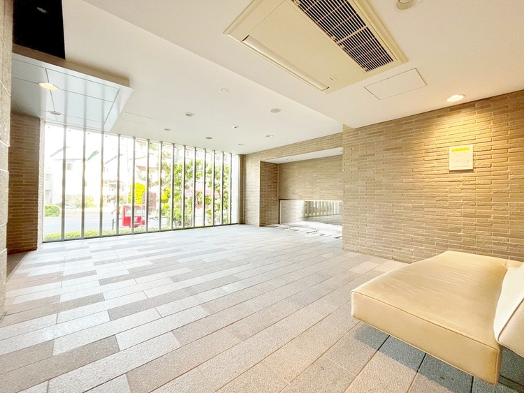 エントランス エントランス内部は、管理が行き届き清潔な共有スペースとなっています。