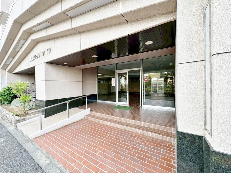 エントランス 外と内をつなぐエントランスは、まさに顔となる場所。