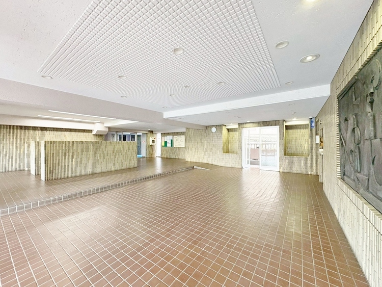 エントランス エントランス内部は、管理が行き届き清潔な共有スペースとなっています。