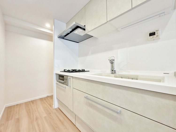 キッチン スマートな意匠と充実の機能を備えたキッチンが、暮らしにおいしい彩りを添えます。