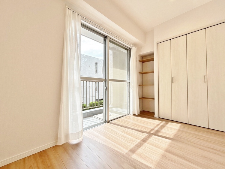 寝室 書斎にするなり、寝室するなりこの１室をどうアレンジするかを想像するだけで夢が膨らみますね。