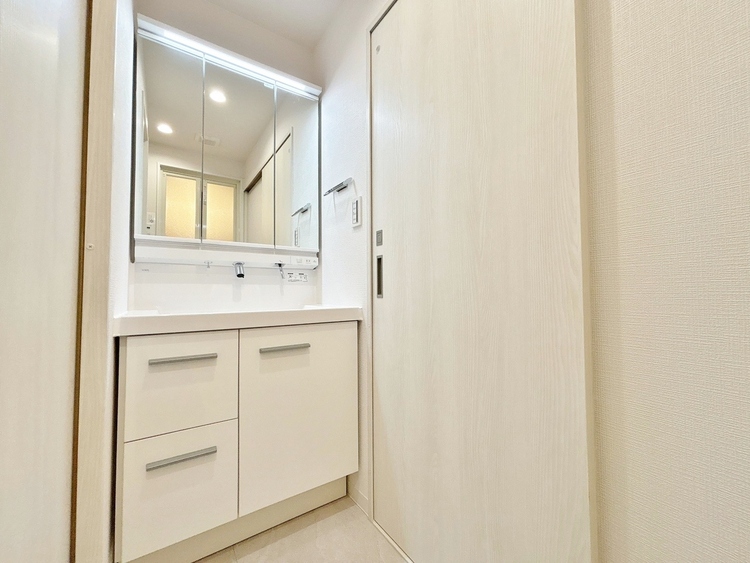 洗面 清潔感と心地よさを重視した、上質感漂うパウダールーム。