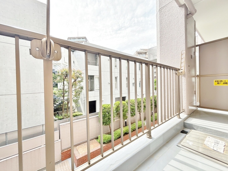 バルコニー 暮らしの中で、光と風を演出してくれるバルコニー。