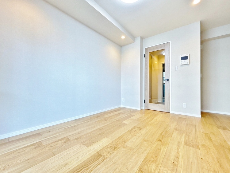 居間 忙しく過ぎゆく日常を置き去るほど、ゆったりした時間が流れるリビング。