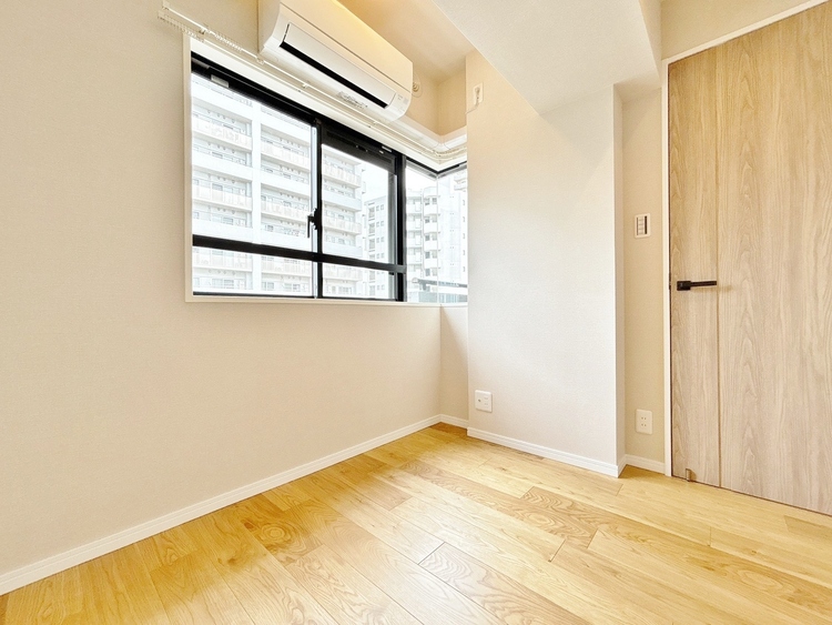 寝室 ベッドも十分に設置するスペースがあります。