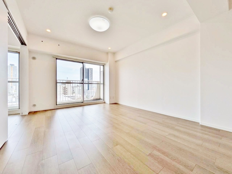 居間 居心地の良い空気感は、暮らしのステージを彩り、心からのやすらぎと満足感を与えてくれます。