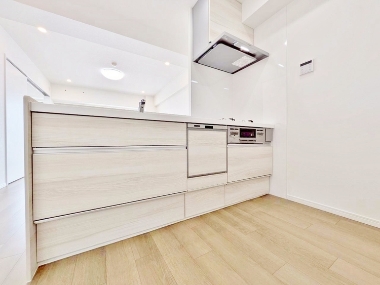 キッチン スマートな意匠と充実の機能を備えたキッチンが、暮らしにおいしい彩りを添えます。