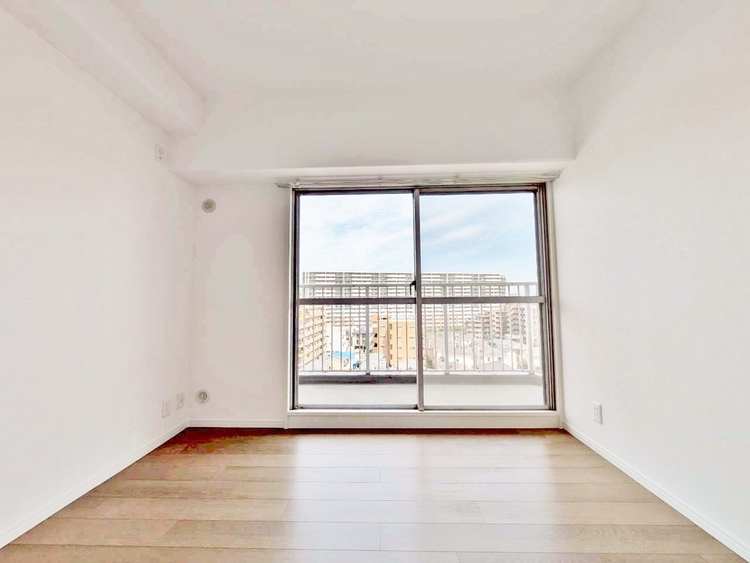 寝室 ベッドも十分に設置するスペースがあります。