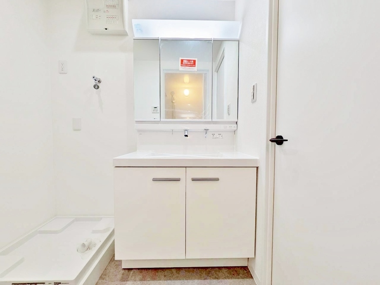 洗面 何かと物が増える場所だからこそ、スッキリと見映えの良い空間に。