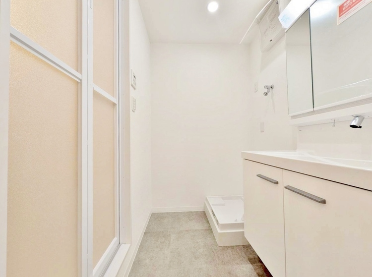 洗面 清潔感と心地よさを重視した、上質感漂うパウダールーム。