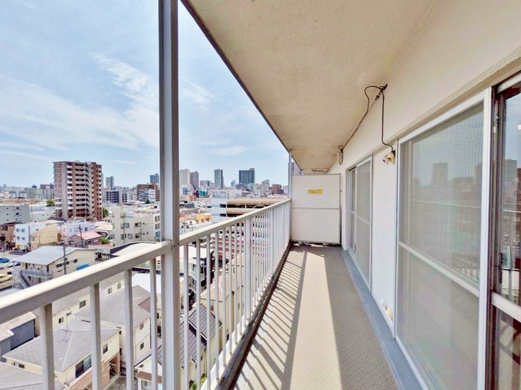 バルコニー 暮らしの中で、光と風を演出してくれるバルコニー。