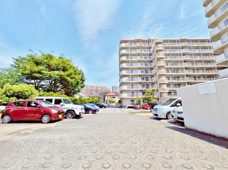 駐車場 本物件の駐車スペースです。車種制限のある場合もございますので、お気軽にお問い合わせくださいませ。