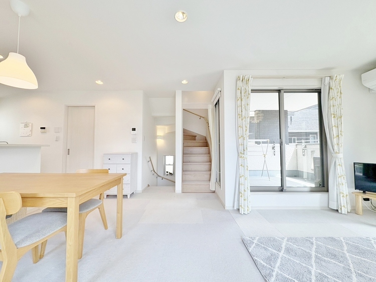 居間 豊かな居住性と、安心感を満たすクオリティが見事に調和した住空間。