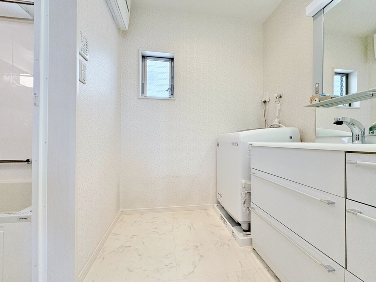 洗面 清潔感と心地よさを重視した、上質感漂うパウダールーム。