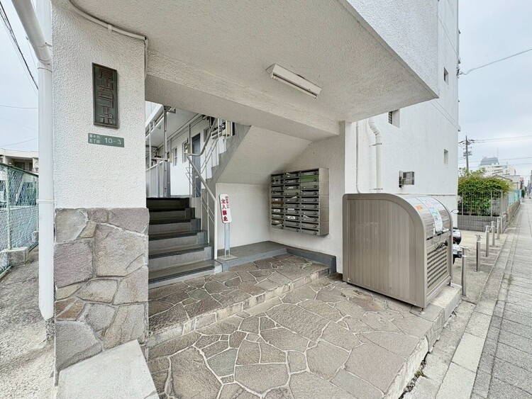 その他 上質感漂う玄関アプローチです。