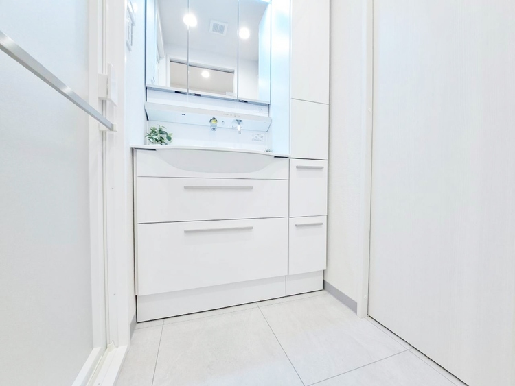 その他 十分な広さの脱衣所。