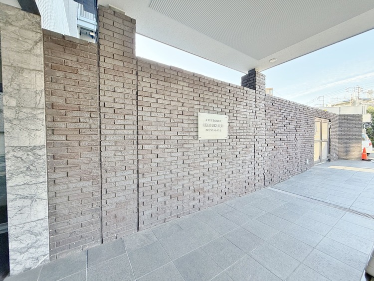 その他 上質感漂う玄関アプローチです。