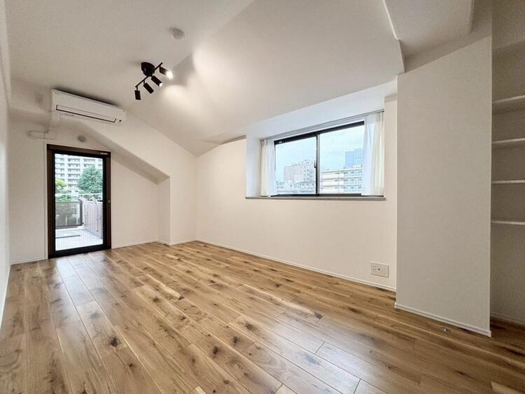 その他 清かで艶やかな時間をもたらしてくれる室内です。