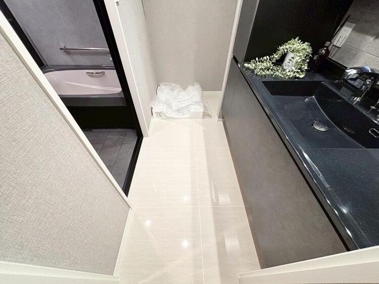 その他 十分な広さの脱衣所。