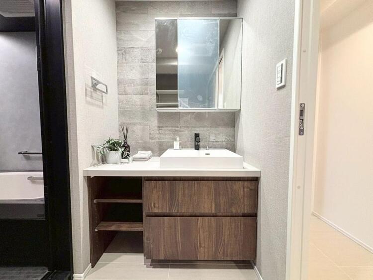 その他 清潔感を感じられる洗面化粧台。