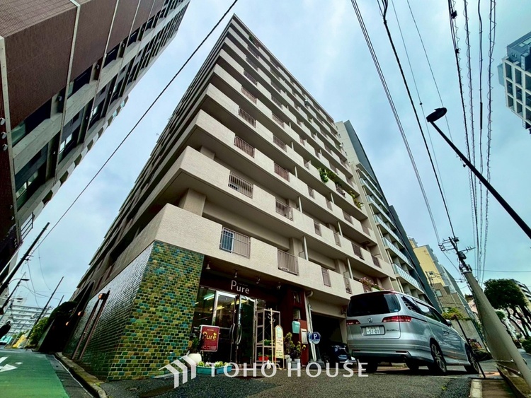 外観 ◆今宵の食卓◆ダウンライトに反射するグラスを眺めながらワインを注ぐ。トクトクと心地いい音をさせながら、フランスの古城を思わせる薫りがたちこめ、とても幸せな時を過ごせる。