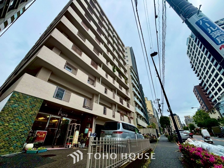 外観 ◆窓を開けると◆冷涼な風、そよぐリビング。だんらんの場所はここから始まり、ここで終わる。家族の笑顔が集う素敵な場所だから、こだわり抜いた思いが詰まっているのだと思う。