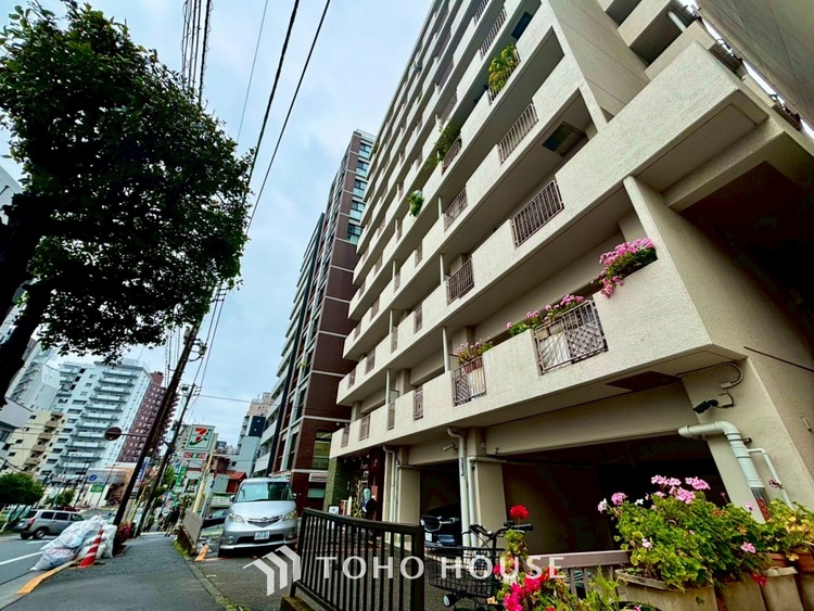 外観 ◆今宵の食卓◆ダウンライトに反射するグラスを眺めながらワインを注ぐ。トクトクと心地いい音をさせながら、フランスの古城を思わせる薫りがたちこめ、とても幸せな時を過ごせる。