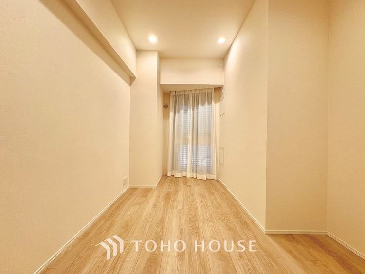 内装 プライベートルーム風の通り道。舞い込んでくる風が優しく躍り、室内に爽やかな空気を運んでくる。