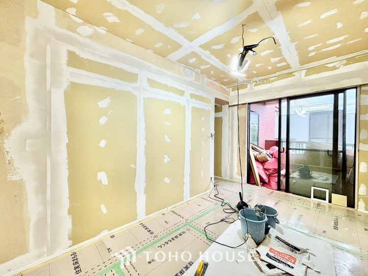 内装 ◆闇夜の輝き◆オレンジ色の光は大人になった今の僕にはわかる。1日の終わりを伝えに来たわけではなく、また明日が来る方へ導いてくれた事を。