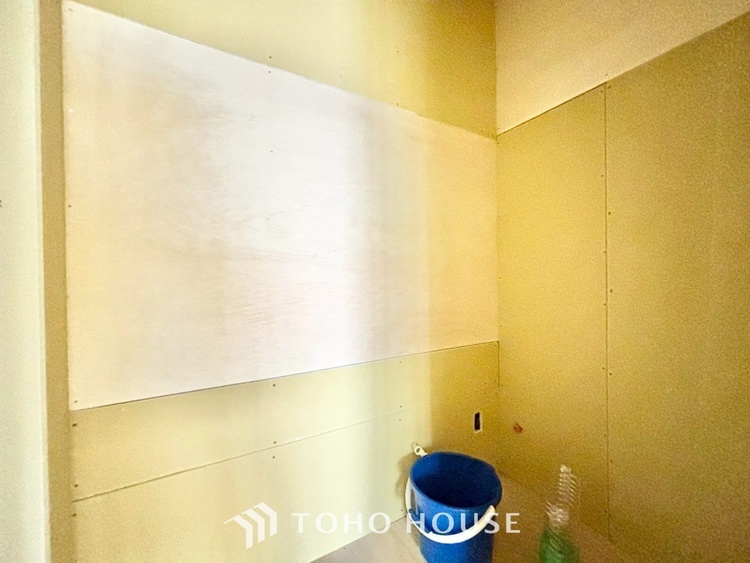 トイレ ◆トイレ◆トイレも全て新品に交換されており、清々しく新生活を始めることができます。白基調の清潔感のある空間に生まれ変わりました。