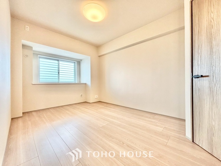 内装 ◆子供部屋◆冷涼な風、そよぐリビング。だんらんの場所はここから始まり、ここで終わる。家族の笑顔が集う素敵な場所だから、こだわり抜いた思いが詰まっているのだと思う。