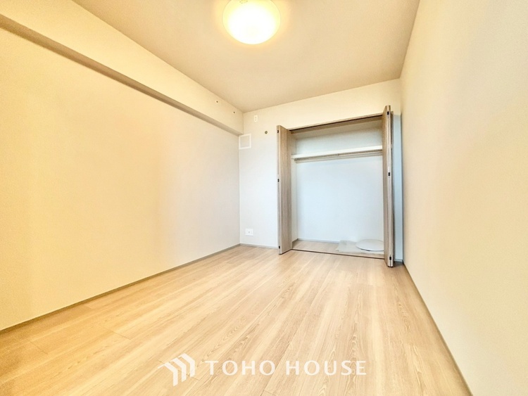 内装 ◆色彩◆この空間に放たれた光は華美なまでに演出されたデザイン。流れる時をより芳醇なコーヒーの様な色彩奏でるアダージョ。そして情景豊かな作品のような暮らしがイメージできる。