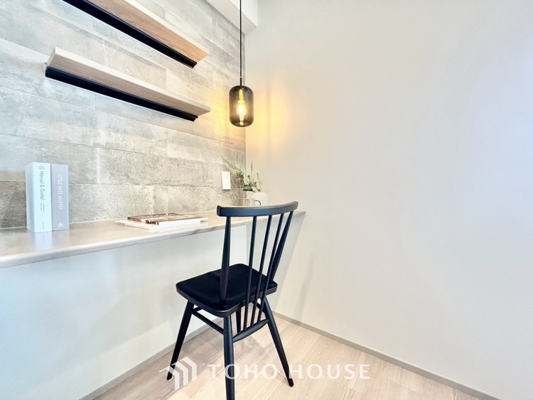 内装 ◆闇夜の輝き◆オレンジ色の光は大人になった今の僕にはわかる。1日の終わりを伝えに来たわけではなく、また明日が来る方へ導いてくれた事を。