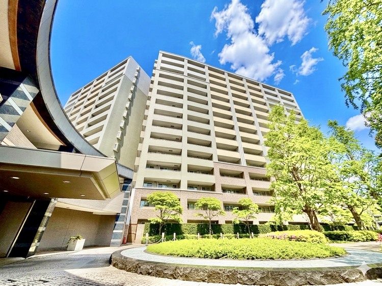 外観 ◆共有空間◆些細な事でほっぺを膨らまして怒る君。それでも僕達はこれからも一緒だよ。喧嘩をしても離れたくないから一つはさんだ同じ場所にいる。分かるよ。そこに君が