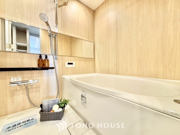 風呂 ◆浴室◆の温もりを感じ、ふわりと寄り添う太陽の妖精たちが自然と僕達を微睡ませる。うとうとしたい訳ではないがそんな時間が嫌いじゃない自分がここにいる。