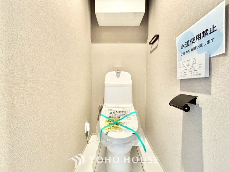 トイレ ◆トイレ◆トイレも全て新品に交換されており、清々しく新生活を始めることができます。白基調の清潔感のある空間に生まれ変わりました。