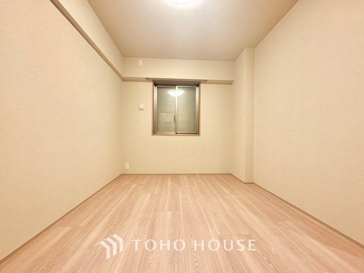 内装 プライベートルーム風の通り道。舞い込んでくる風が優しく躍り、室内に爽やかな空気を運んでくる。