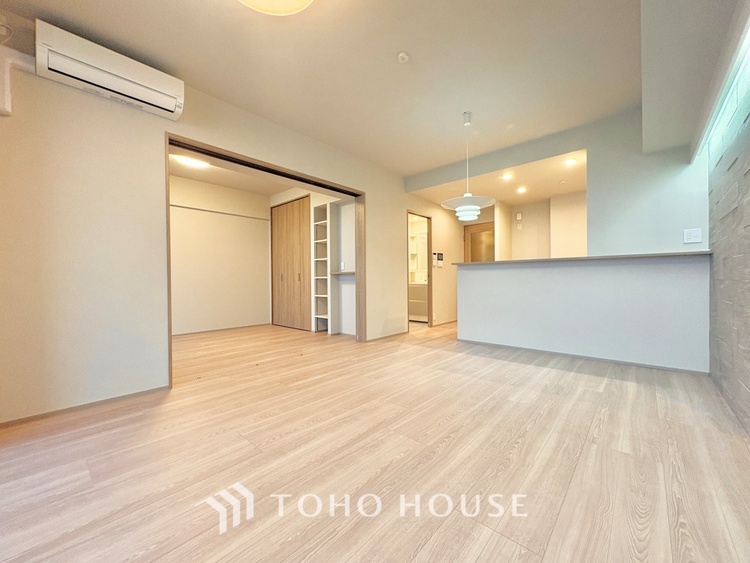 内装 ※生成AIによるイメージです。家具・小物は販売価格に含まれません。ここに集まる家族の会話と笑顔が絶え間なく続く幸せな空間。