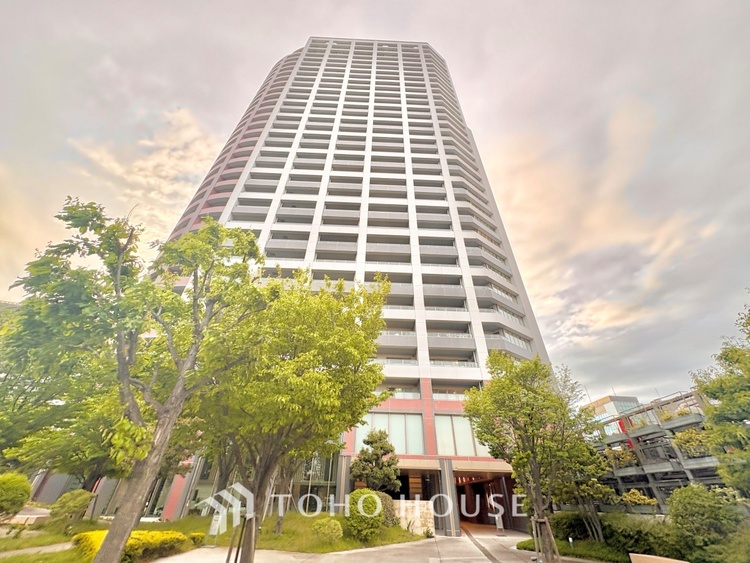 外観 ちょっとした色使いがその家がもつ雰囲気、趣（おもむき）を携え、暮らす家族や訪ねてくる友人・知人に新鮮な香りを運んできます。