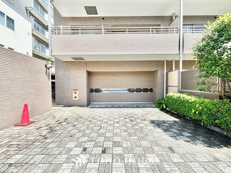 外観 ◆木漏れ日◆の様な採光が優しく足元を照らし、心地いい暮らしの道しるべを写し出す。この空間で過ごす家族との語らいの時間がとても素敵で幸せを感じるかもしれない。