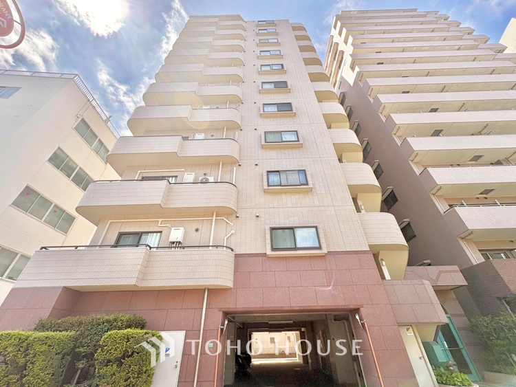 外観 ほんの少しのこだわり。ちょっとした色使いがその家がもつ雰囲気、趣（おもむき）を携え、暮らす家族や訪ねてくる友人・知人に新鮮な香りを運んできます。