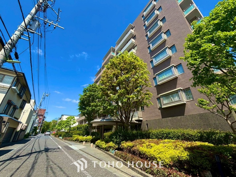 外観 ◆今宵の食卓◆ダウンライトに反射するグラスを眺めながらワインを注ぐ。トクトクと心地いい音をさせながら、フランスの古城を思わせる薫りがたちこめ、とても幸せな時を過ごせる。