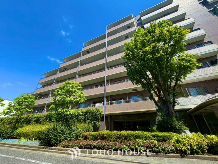 外観 ◆リビング◆そこには目を輝かせ笑顔で見つめてくれる君がいて、「おかえり」の言葉がこだまする。何気ない日々の挨拶は僕にとっては幸せで、同時に君の瞳にも恋している。