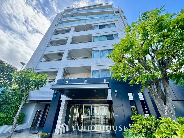 外観 ◆リビング◆そこには目を輝かせ笑顔で見つめてくれる君がいて、「おかえり」の言葉がこだまする。何気ない日々の挨拶は僕にとっては幸せで、同時に君の瞳にも恋している。