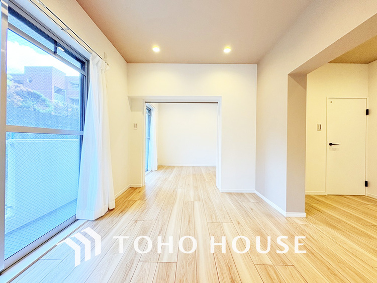 内装 上質な時間を育む暮らしのメインステージ。寛ぎとコミュニケーションを育む居心地のよい場所